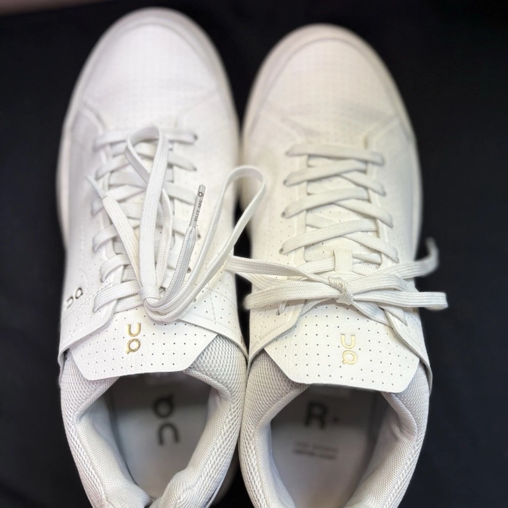 On Cloud Running The Roger centre court tennis shoes, like new!